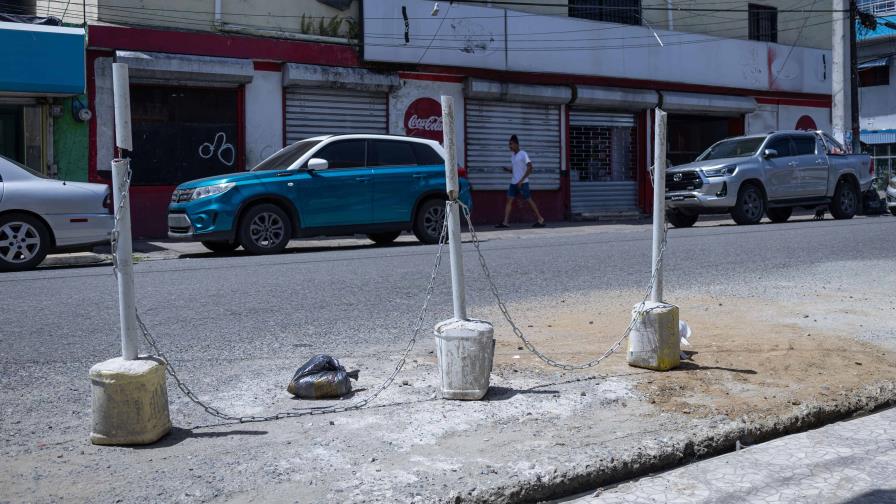 El frente no te pertenece: ciudadanos bloquean las calles y aceras sin consecuencias